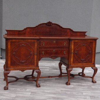 Komoda starožitná vyrezávaná. - 2