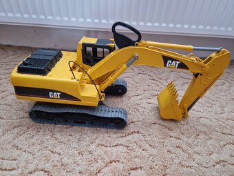 Pasovy bager Caterpillar - Bruder - 2