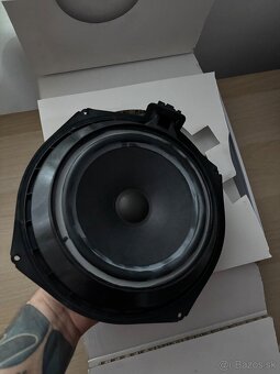 Bmw e61 subwoofer pod sedadlom - 2
