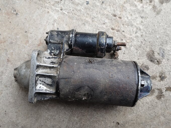 Renault 8-štartér - 2