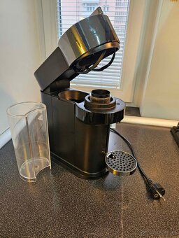 Kávovar NESPRESSO KRUPS Vertuo Next Deluxe Dark Chrome - 2