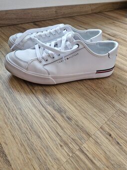 Tommy Hilfiger - 2
