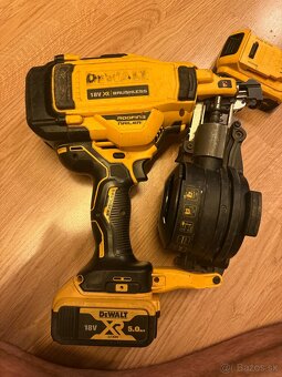 Klincovačka na lepenkové klince DEWALT 18V XR - 2