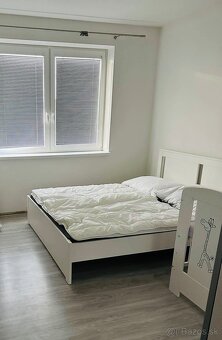 Postel +matrac+dva nočné stoliky - 2