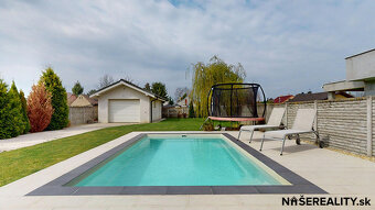 Na predaj: Moderný 5-izbový rodinný dom s bazénom, záhradou  - 2