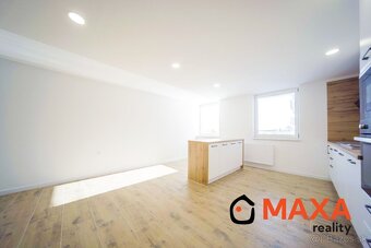 Predaj veľkometrážny 3- izbový byt, Prievidza - 2