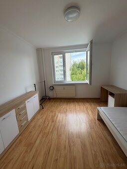 Veľký 4izbový byt na predaj - Škultétyho ulica v Nitre - 2