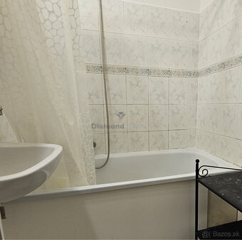 REZERVOVANÝ  - PREDAJ 1 IZBOVÝ BYT S LODŽIOU A PIVNICOU,  - 2