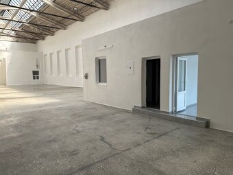 Skladové priestory v oplotenom areáli s vrátnikom - 2