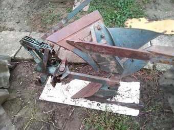 Predám pluh obojstranný za malotraktor. - 2