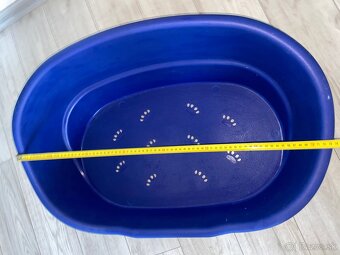 Modry plastový pelech - 2