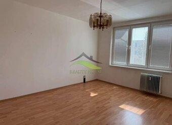Výborný 2 izbový byt s balkónom - pri Nemocnici - aj investi - 2