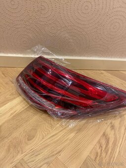 Zadne prave svetlo - 2