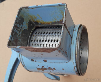 Predám retro mlynček na orechy - strúhanku - 2