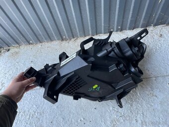 Peugeot Partner svetlo predné pravé - 2