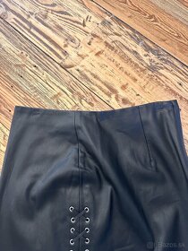 čierna koženková sukňa H&M - 2