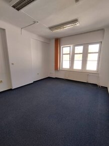 Ponúkame na prenájom kancelárie 33m2, v centre Žiliny. - 2