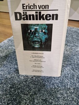 Erich Von Däniken kniha s podpisom - 2