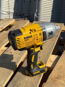 AKU razovy uťahovák Dewalt - 2