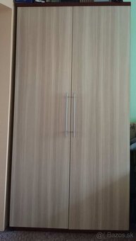 šatníková skriňa a komoda - 2