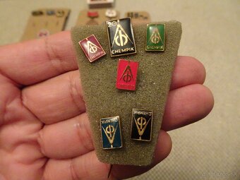 Predám rôzne odznaky, aj Brigáda socialistickej práce. - 2