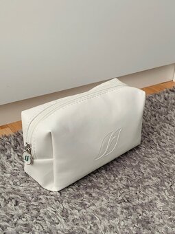 Farmasi - sada Lumi Radiance - 2