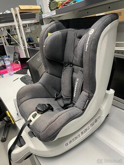Otočná autosedačka Petite&Mars Reversal II - 2