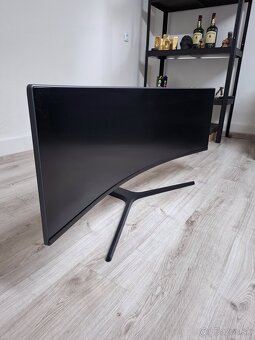 Samsung zaoblený monitor - 2