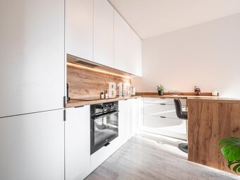 ŠIKOVNÝ 2 IZBOVÝ BYT S VEĽKOU TERASOU A GARÁŽOVÝM STÁTÍM NA  - 2