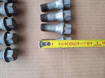 skrutky na kolesa M14 + bezpecnostne skrutky + krytky - 2