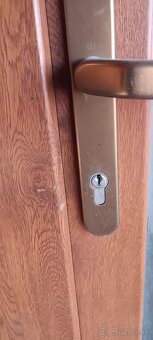 Predám použité plastové vchodové dvere zlat.dub - 2