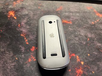 Apple Magic Mouse - baterková verzia - 2
