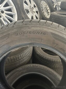Predam pneu Dunlop 205/60 - 2