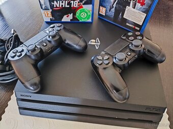 Sony PlayStation 4 PRO + 2 ovládače - 2