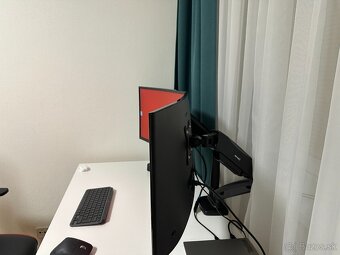 Monitor Samsung S366C, Samsung C24F396FHU, Držiak na monitor - 2