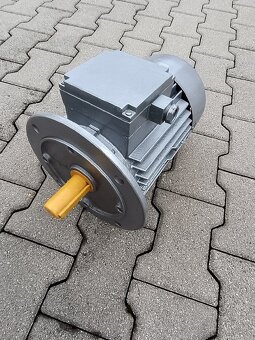 2,2kw/1400ot.minprirubovy elektromotor nepoužitý. - 2