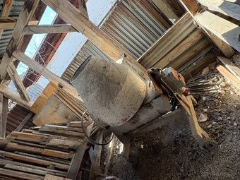 Miešačka betónu veľká - 2