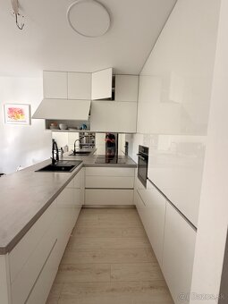 REZERVOVANE  Kuchynska linka biela - 2