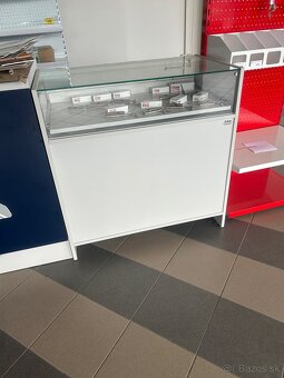 Predám predajný sklenený pult - 2