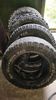Pneu 245/70 R16 - 2
