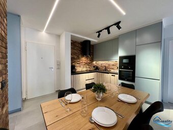 Sarandë - zariadený apartmán, výhľad na more, garážové státi - 2