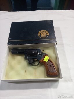 Predám revolver zn.Taurus - 2
