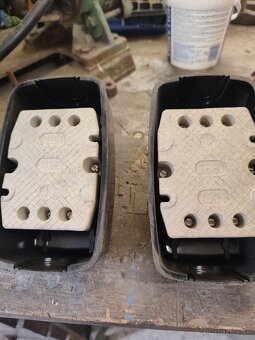 Tahem stiskem vypínače - 2