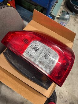 Dacia logan zadné svetlo - 2
