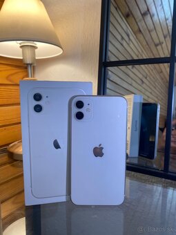 Apple iPhone 11 64GB - 2