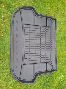 Gumenná vanička do kufra Subaru Forester 2018 - 2