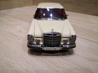 1:18 Autoart, Mercedes 300 SEL - 2