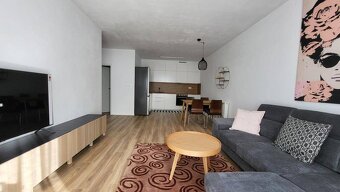 Nový priestranný 3iz. byt s klimatizáciou, balkónom a parkov - 2