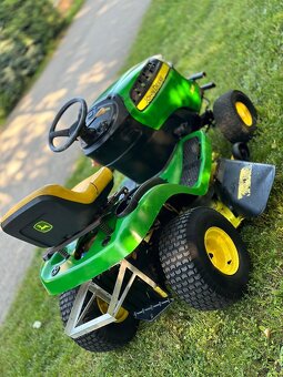 John Deere X125 traktorkosačka - 2