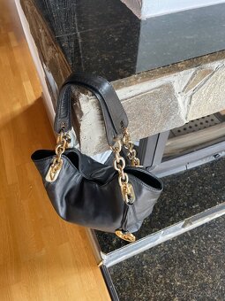 Michael Kors čierna kožená kabelka - 2